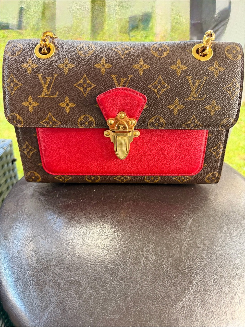 Louis Vuitton monogram Victoire Chain bag